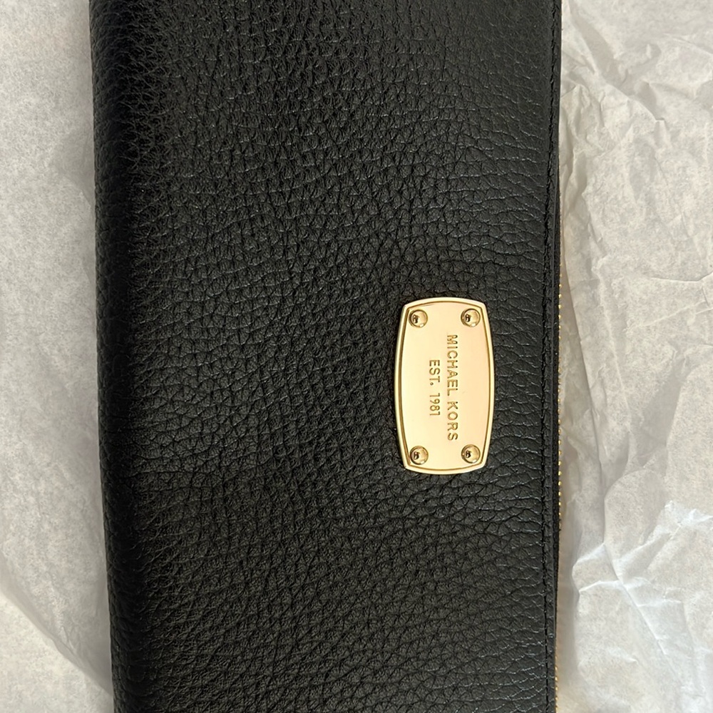 Michael Kors wallet NEW